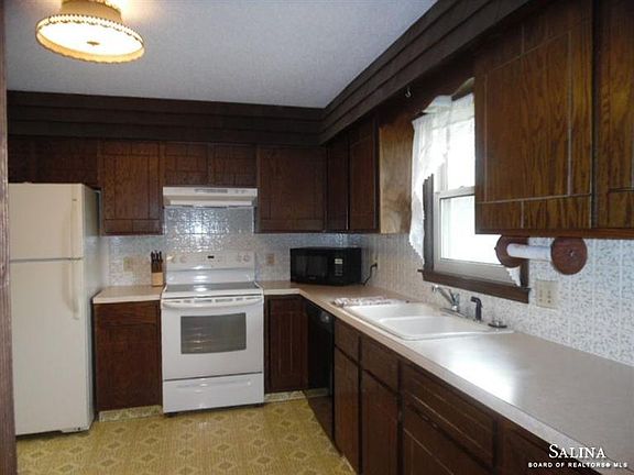 5th image of 2633 Highland Ave