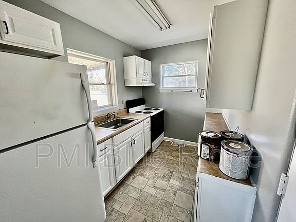2nd image of 2016 Arlington Pl