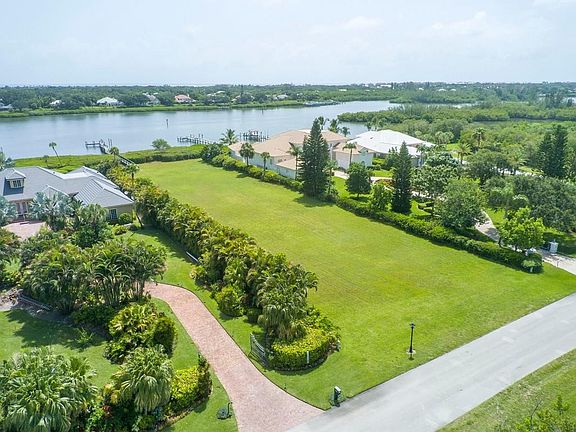 4th image of 8040 S Seacrest Drive