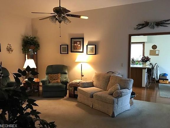 3rd image of 124 Stonehedge Dr