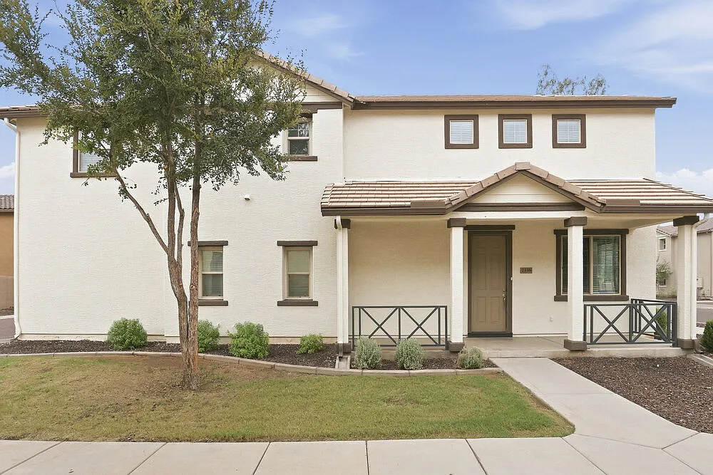3 bed, 2.5 bath, 1783 sqft, $1,955 — Photo 1