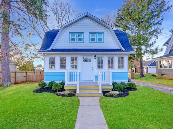 25 Prospect Place, Riverhead, NY 11901