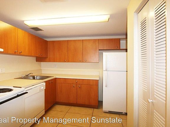 3rd image of 425 Executive Center Dr APT 107