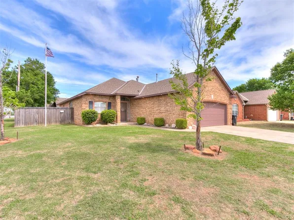 1041 Cambridge Ct, Moore, OK 73160
