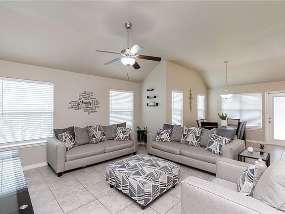 4th image of 2222 Spoonbill Dr