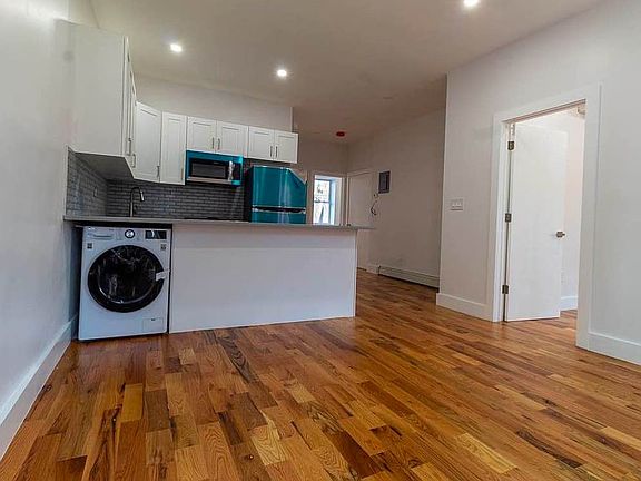 3rd image of 996 Atlantic Ave