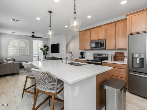 1677 E BRIDGEPORT Parkway, Gilbert, AZ 85295