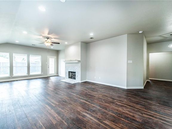 4th image of 4031 Sun King Ln