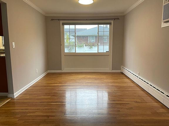 5th image of 284 Eagle St