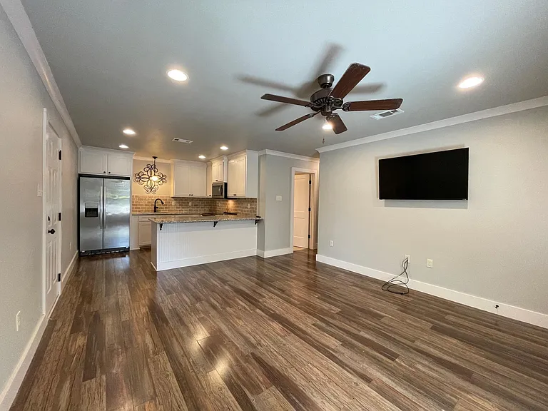 58224 Canal St #B — Photo 4