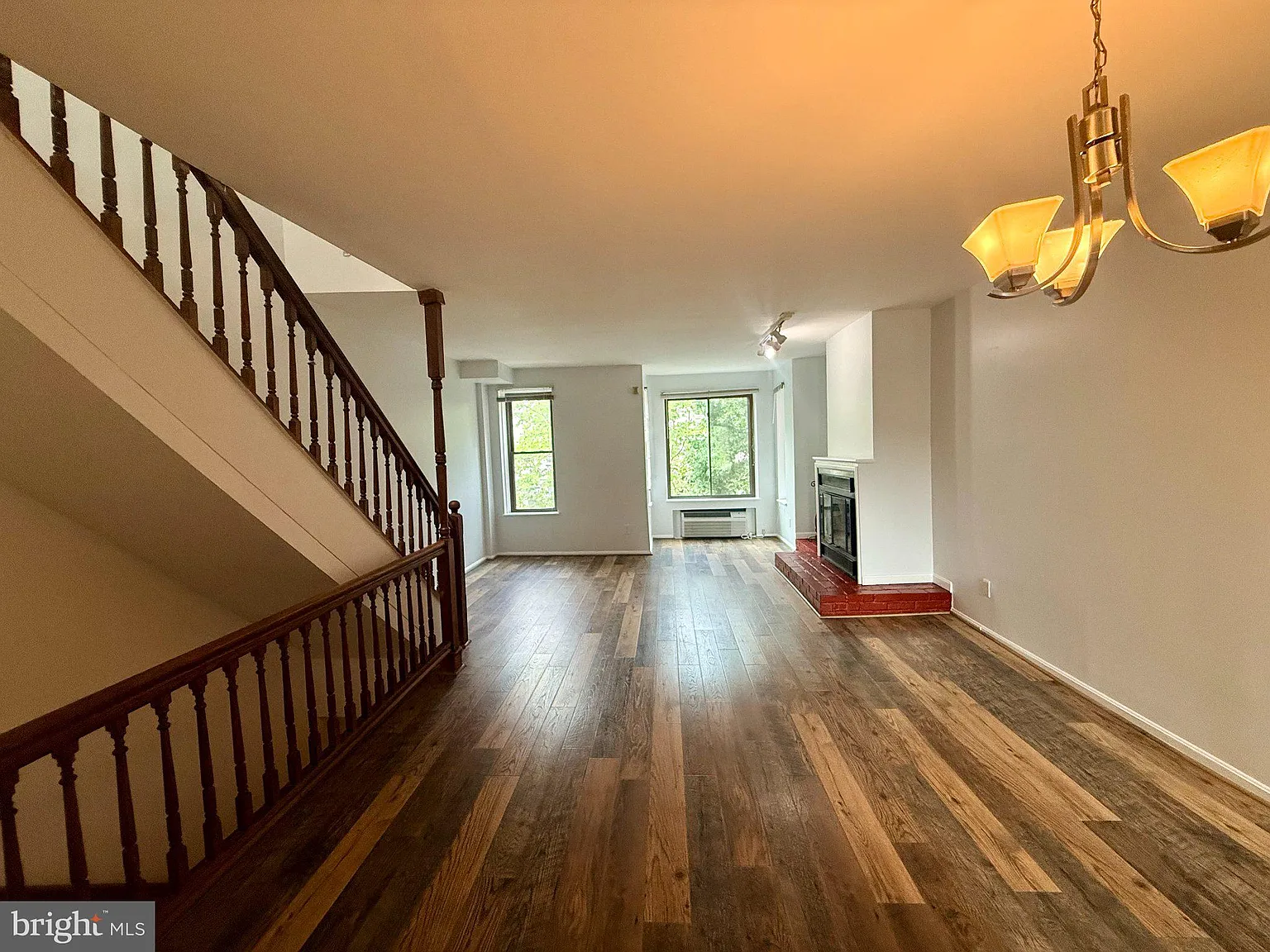 2 bed, 4.0 bath, 1800 sqft, $2,800 — Photo 2