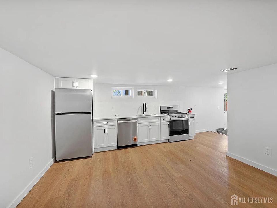 1st image of 3 Meadow Rd APT 1
