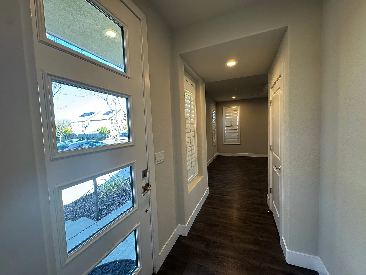 Spacious 4-Bedroom Home in the Cannery — Photo 4