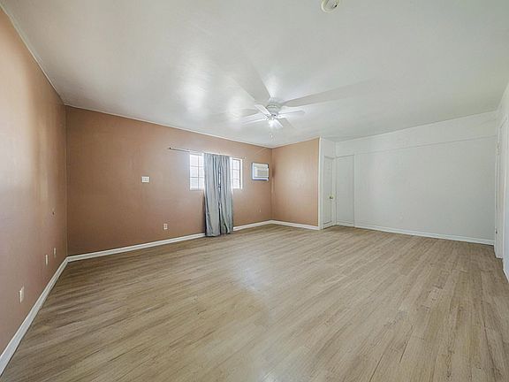 5th image of 14305 Osborne St
