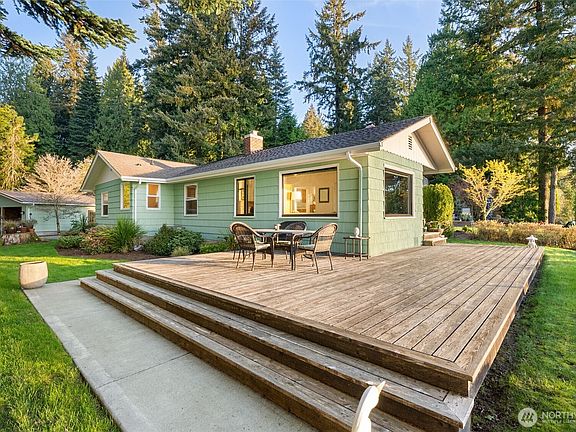 4th image of 2501 43rd Avenue NW