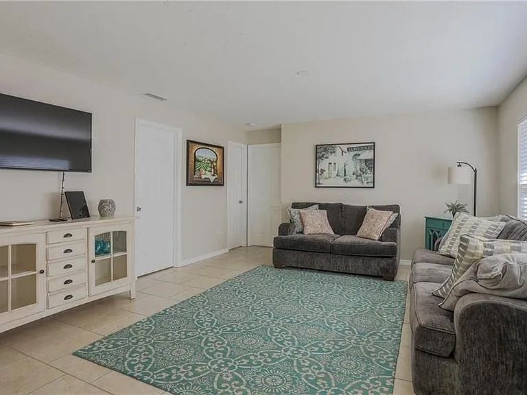 2907 Hyde Park St — Photo 9