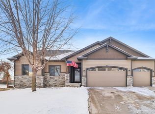 8202 Sky View Cir, West Des Moines, IA 50266