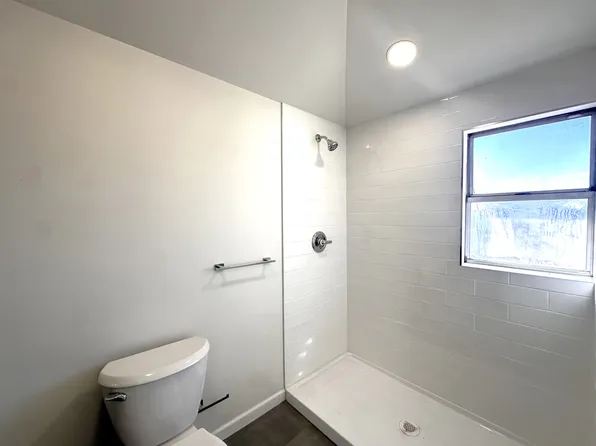 19-15 Clintonville Street image 16 of 17