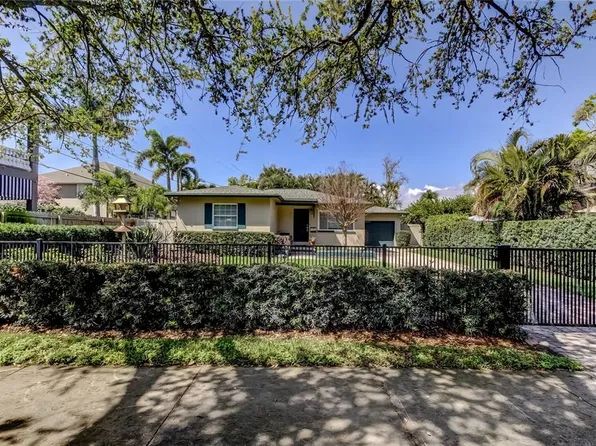 218 Appian Way NE, Saint Petersburg, FL 33704