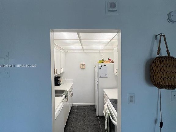 3rd image of 2350 NE 135th St APT 208