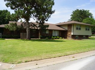 3102 Edgewood Dr, Enid, OK 73703