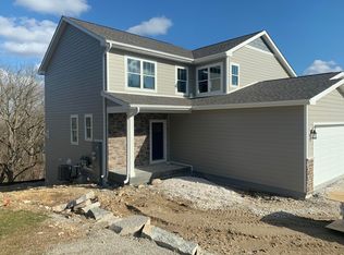 507 Century Oak Dr, Waukesha, WI 53188