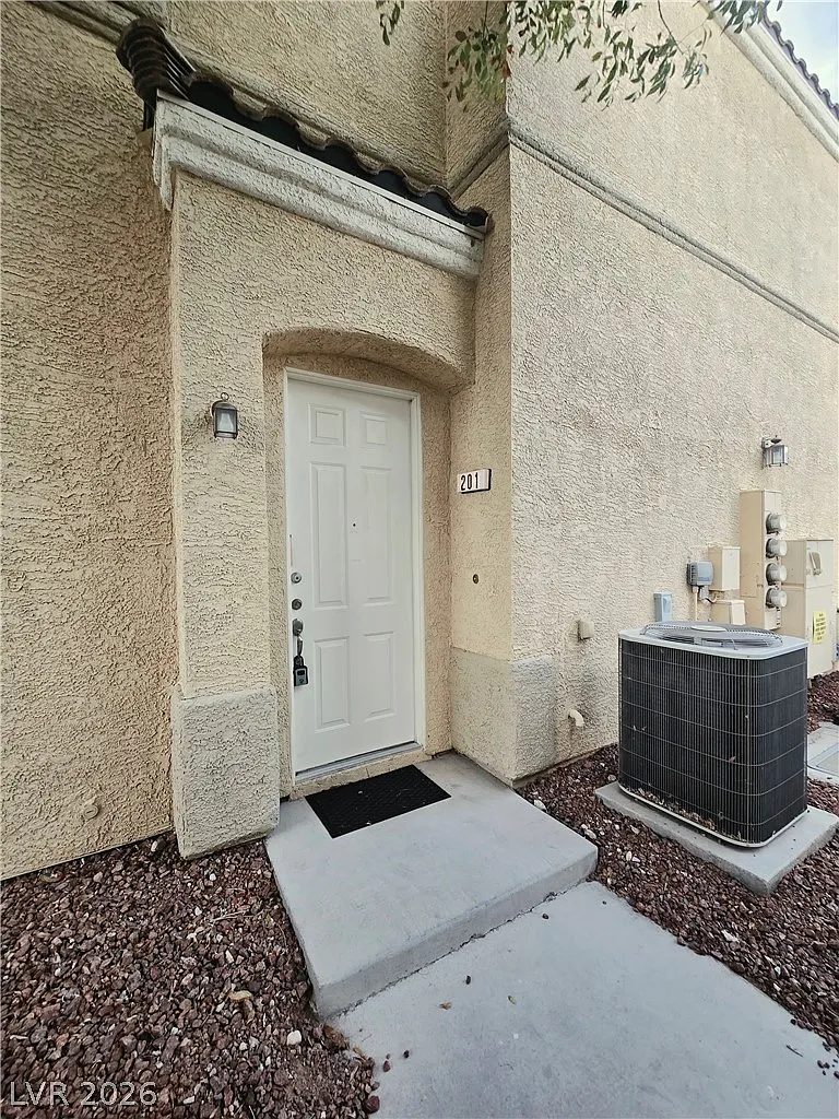 2 bed, 2.0 bath, 1010 sqft, $1,700 — Photo 2