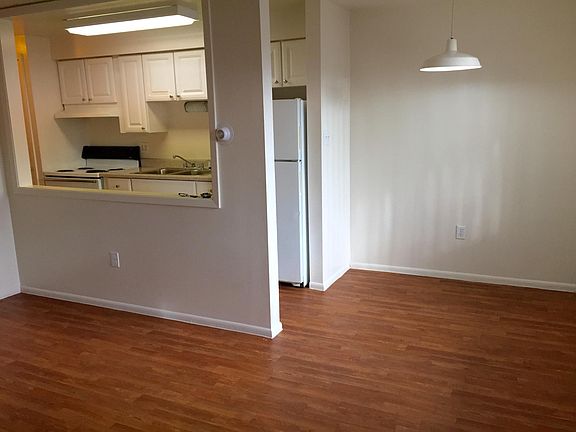 3rd image of 840 Cherry St APT 202
