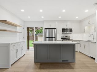 9201 W 99th Ter, Overland Park, KS 66212