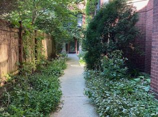6736 N Glenwood Ave, Chicago, IL 60626