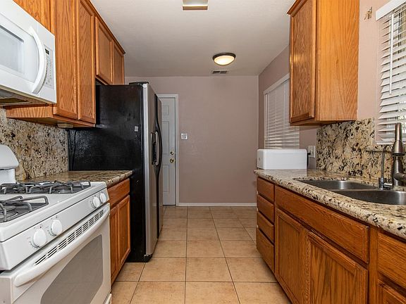 5th image of 3721 Lowry Dr