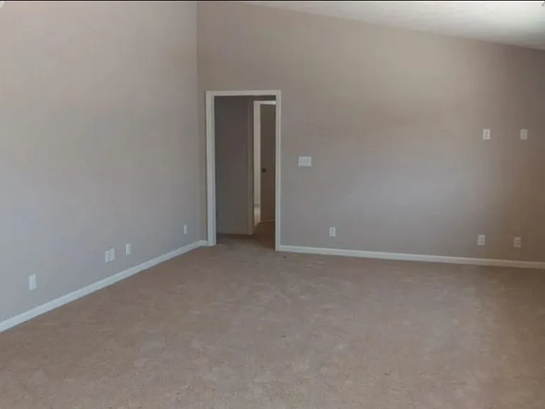 2111 Rutherford Dr — Photo 5