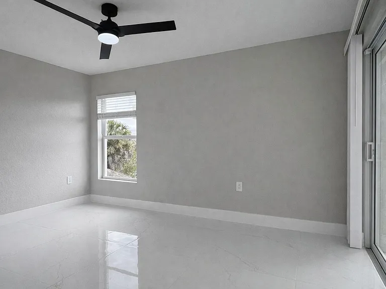 111 NW 19th Pl — Photo 14