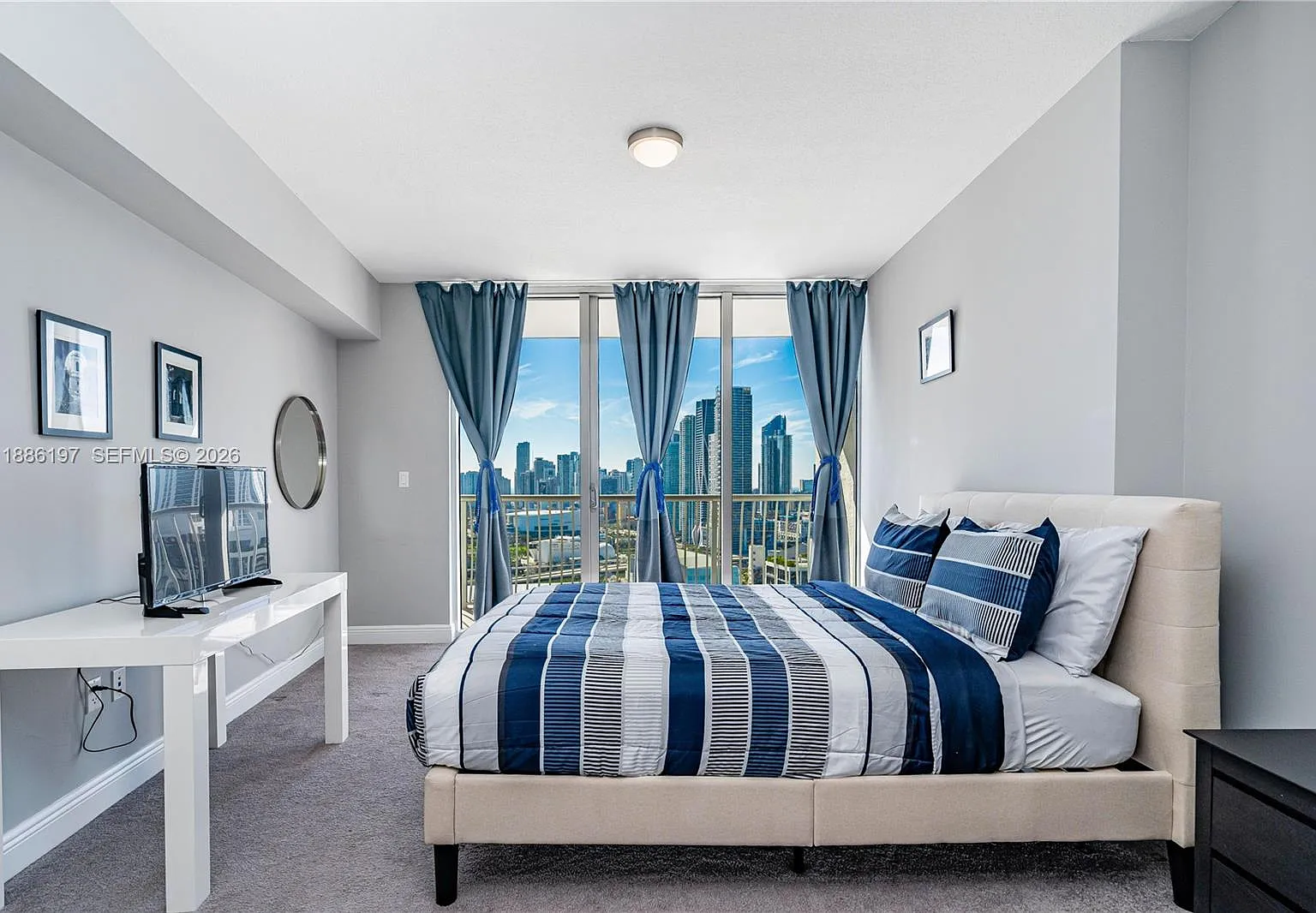 Opera Tower Condo — Photo 2