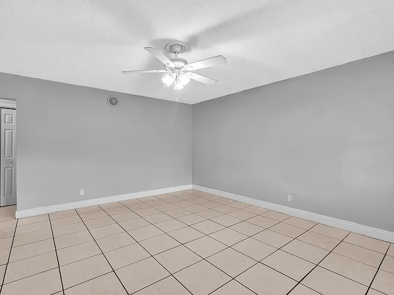 626 SW 14th Ave #212 — Photo 16