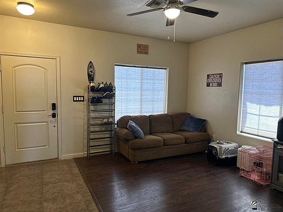 5th image of 4590 S Jasmine Ave