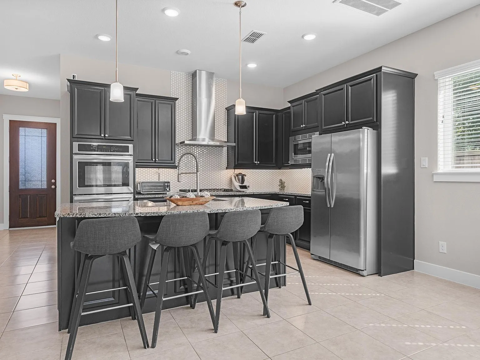 4 bed, 3.5 bath, 2210 sqft, $3,090 — Photo 2