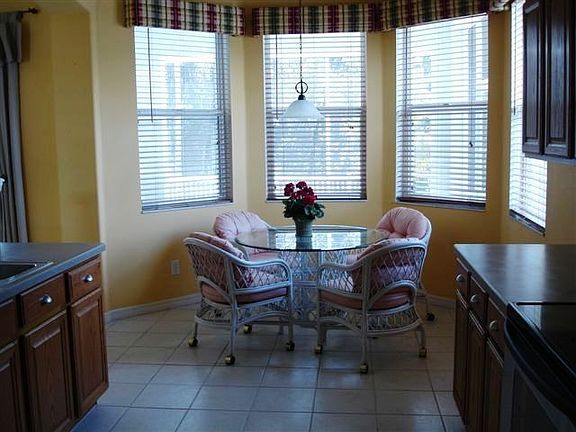 Breakfast Area w/ Bay Windows