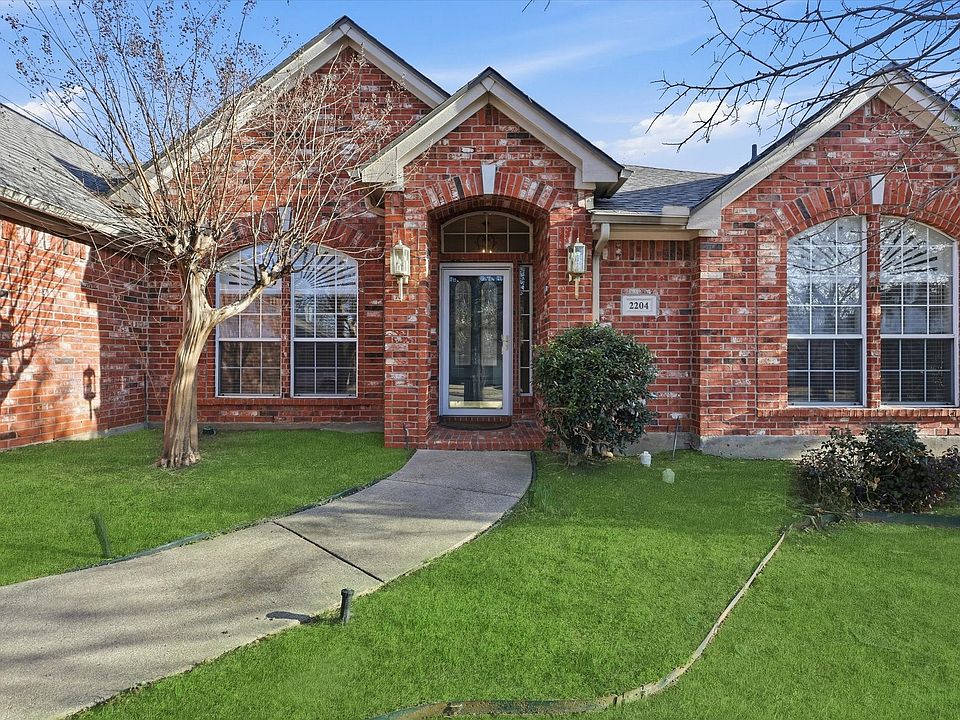 1st image of 2204 Woods Edge Ct