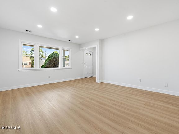 4th image of 33 Whitmore Drive
