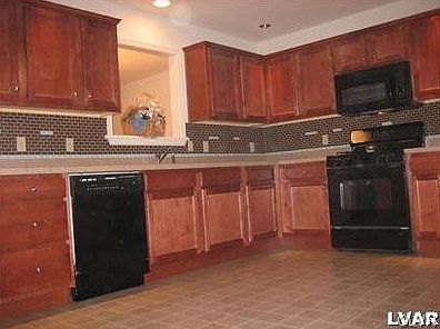 2nd image of 34 Green St