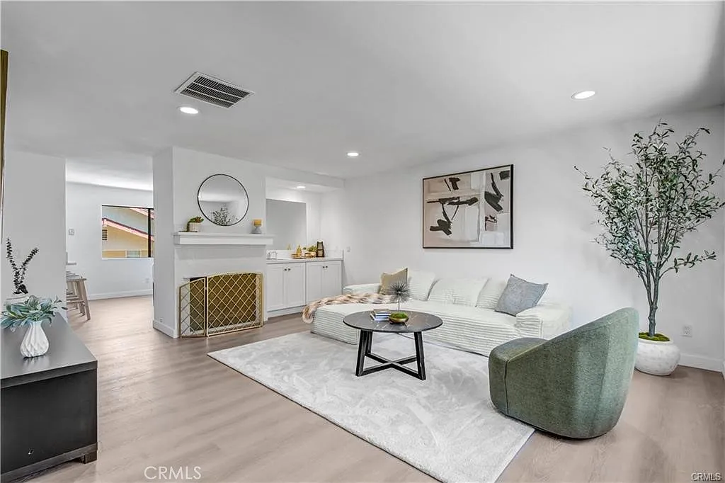 3 bed, 1449 sqft, $3,500 — Photo 2