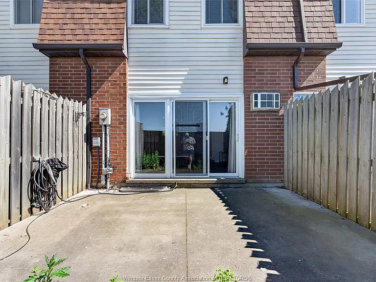6298 Thornberry Cres — Photo 29