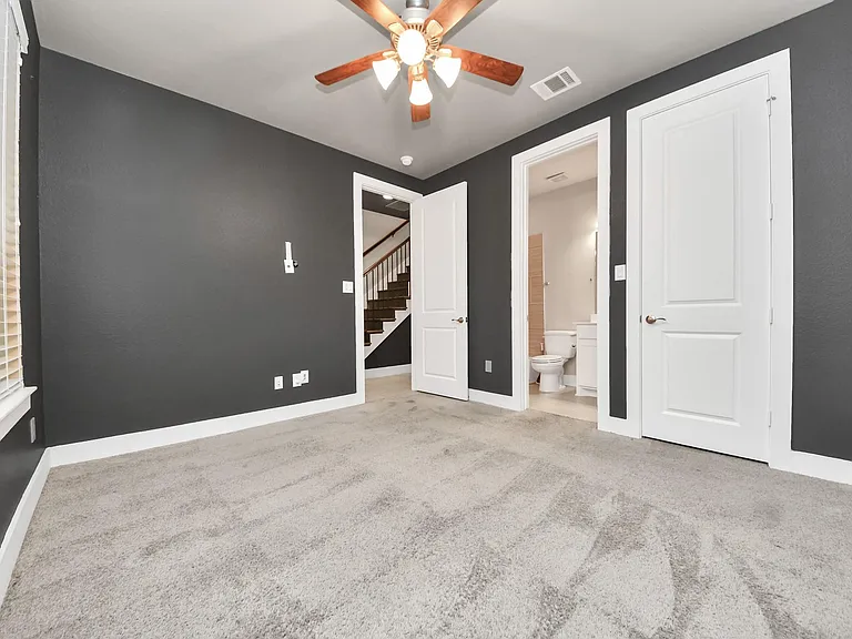 2704 Freund St — Photo 6