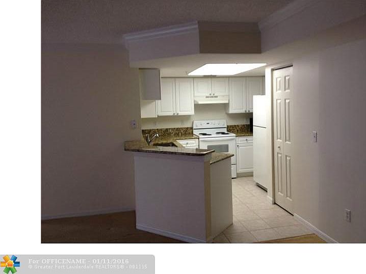 2nd image of 1000 Crestwood Ct S APT 1012