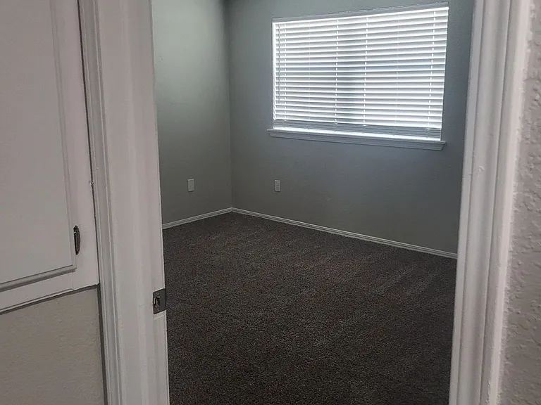 1704 Warren Dr — Photo 12