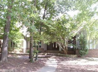 4303 Cabarrus Ct W, Greensboro, NC 27407