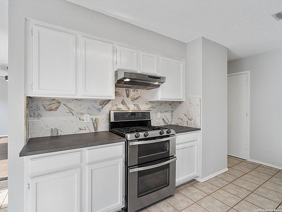 5th image of 13328 Black Canyon Dr