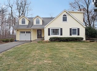 34 Oak Ridge Rd, Basking Ridge, NJ 07920