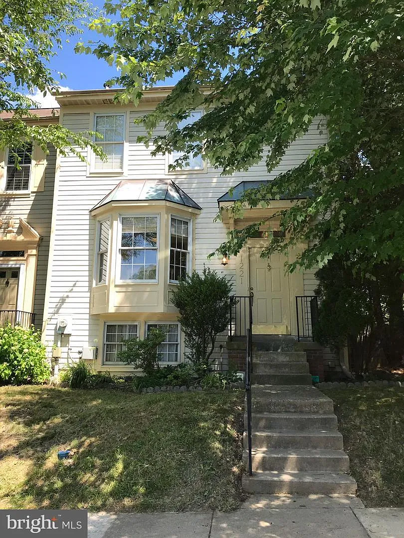 3 bed, 3.5 bath, 2156 sqft, $2,800 — Photo 1